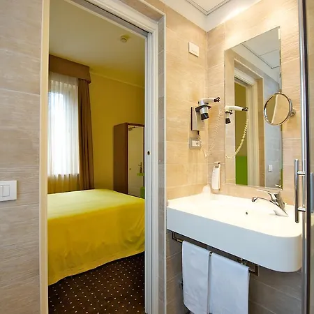 Ibis Styles Toscanini Готель