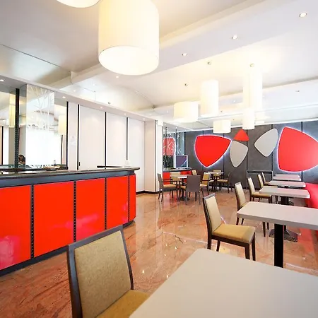 Ibis Styles Toscanini Готель 3*