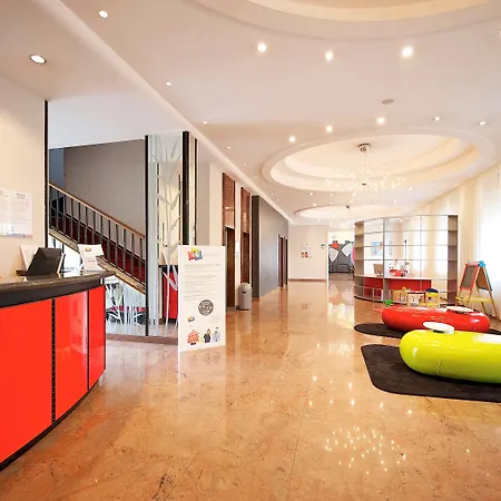 Готель Ibis Styles Toscanini Парма