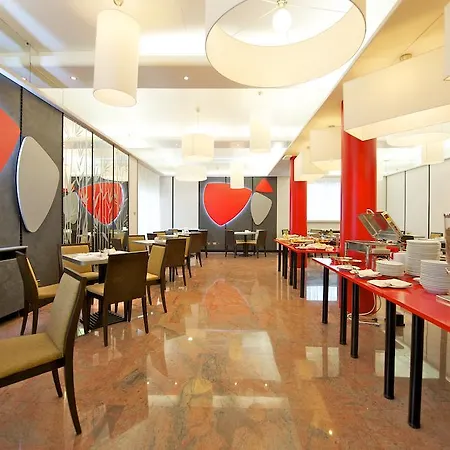 Готель Ibis Styles Toscanini 3*