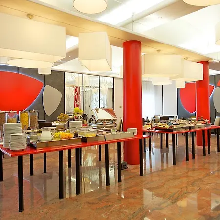 Готель Ibis Styles Toscanini 3*