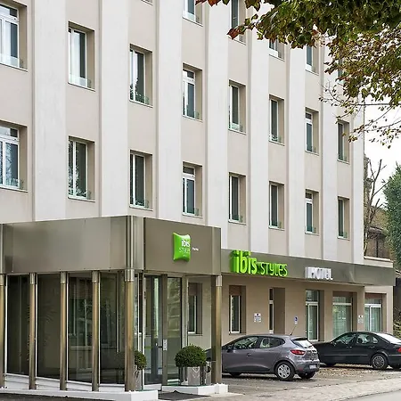 Готель Ibis Styles Toscanini