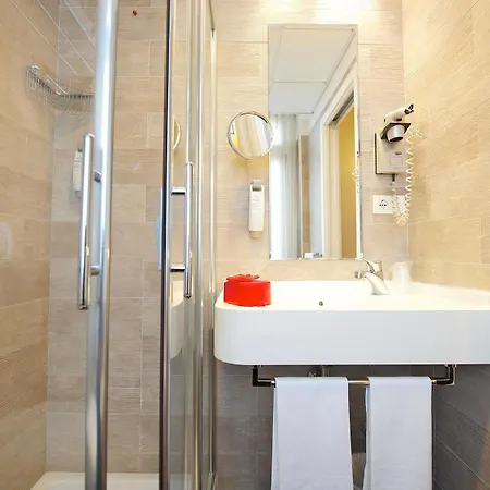 Ibis Styles Toscanini Готель