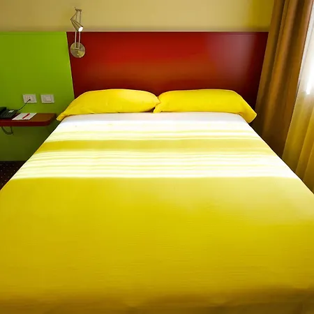 Ibis Styles Toscanini Готель Парма